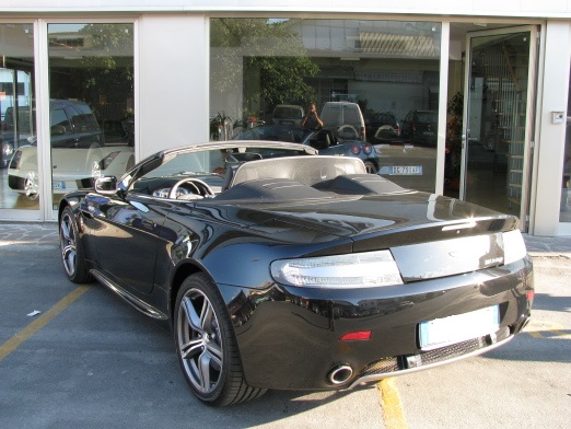 Noleggio Aston Martin V8 Roadster